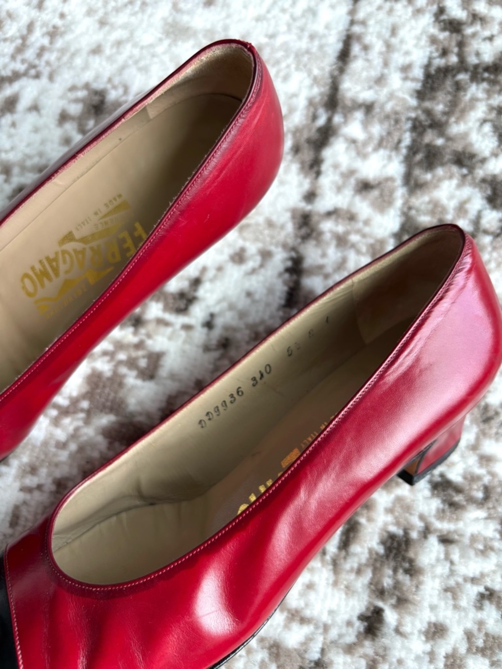 Vintage Salvatore Ferragamo Red Leather Black Cap Toe Pumps Heels (Size 5.5) - Picture 11 of 11